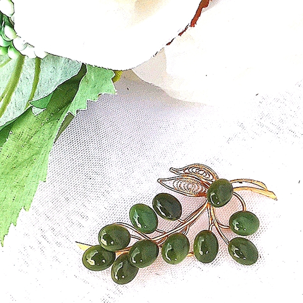 Vtg Jade? Leaf Pin